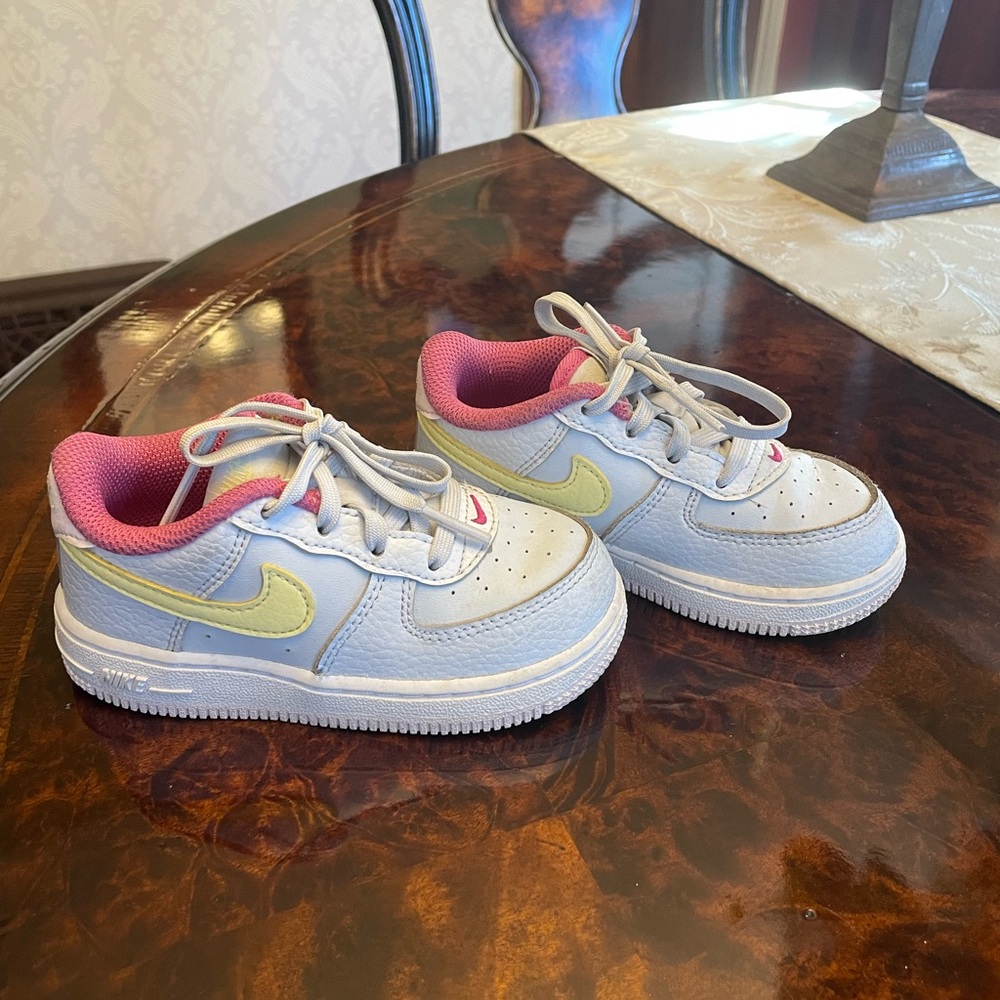 Nike girls shoes size 8
